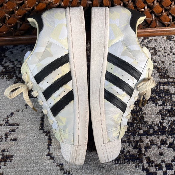 Adidas Camouflage Superstar Shoes - Men’s 7 / Women’s 8 - Picture 5 of 11